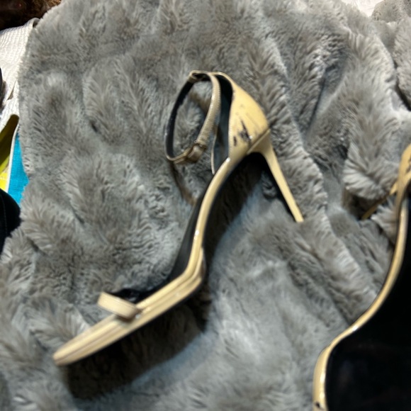 Elegant Cream High Heel YSL Sandals - Picture 5 of 9